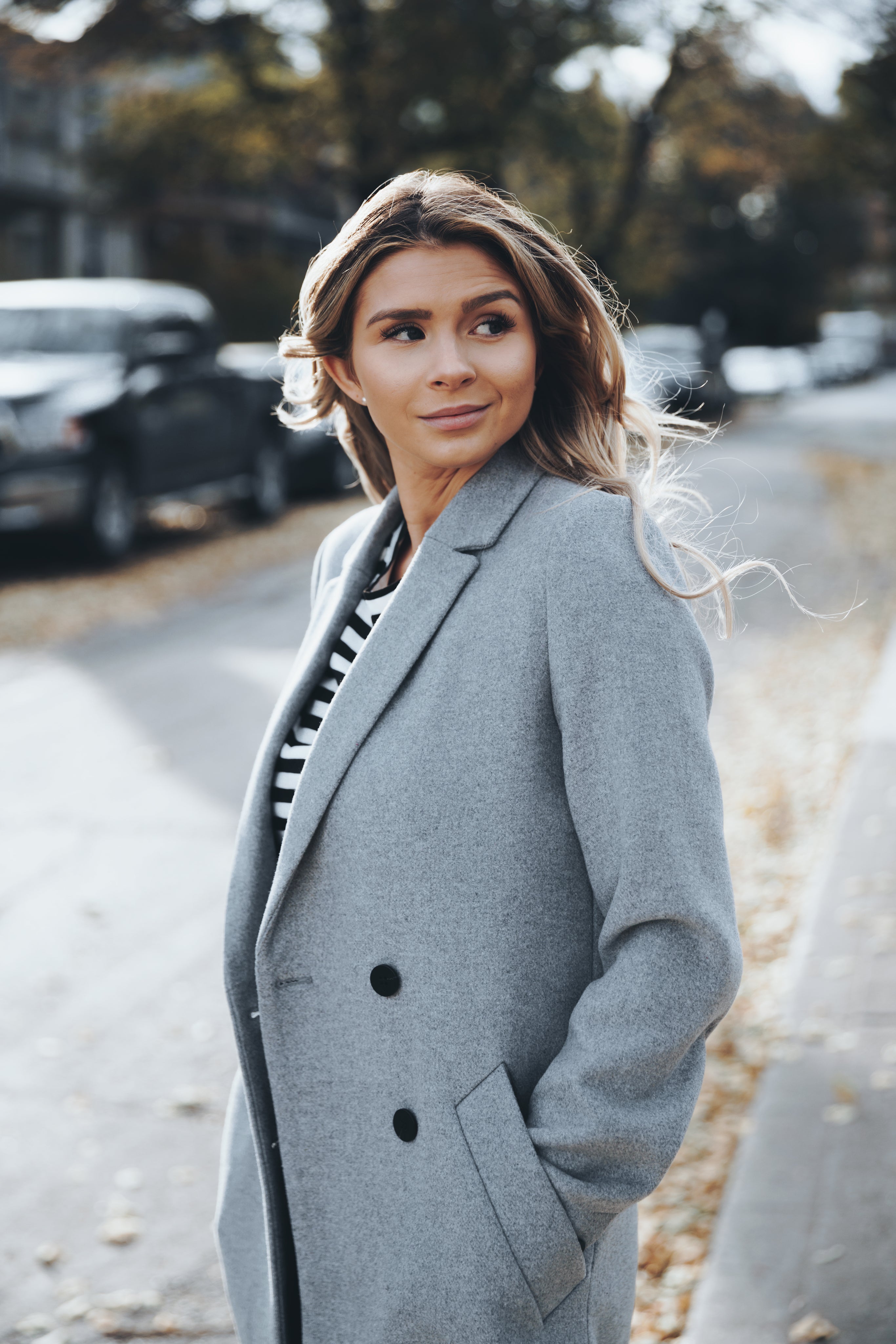 files/business-woman-walking-in-autumn.jpg